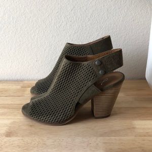 Arturo Chiang Janel Wedges